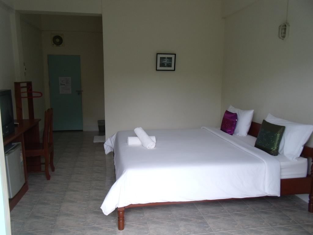 Albatross Guesthouse @ Thungwualaen Beach Pathiu Extérieur photo