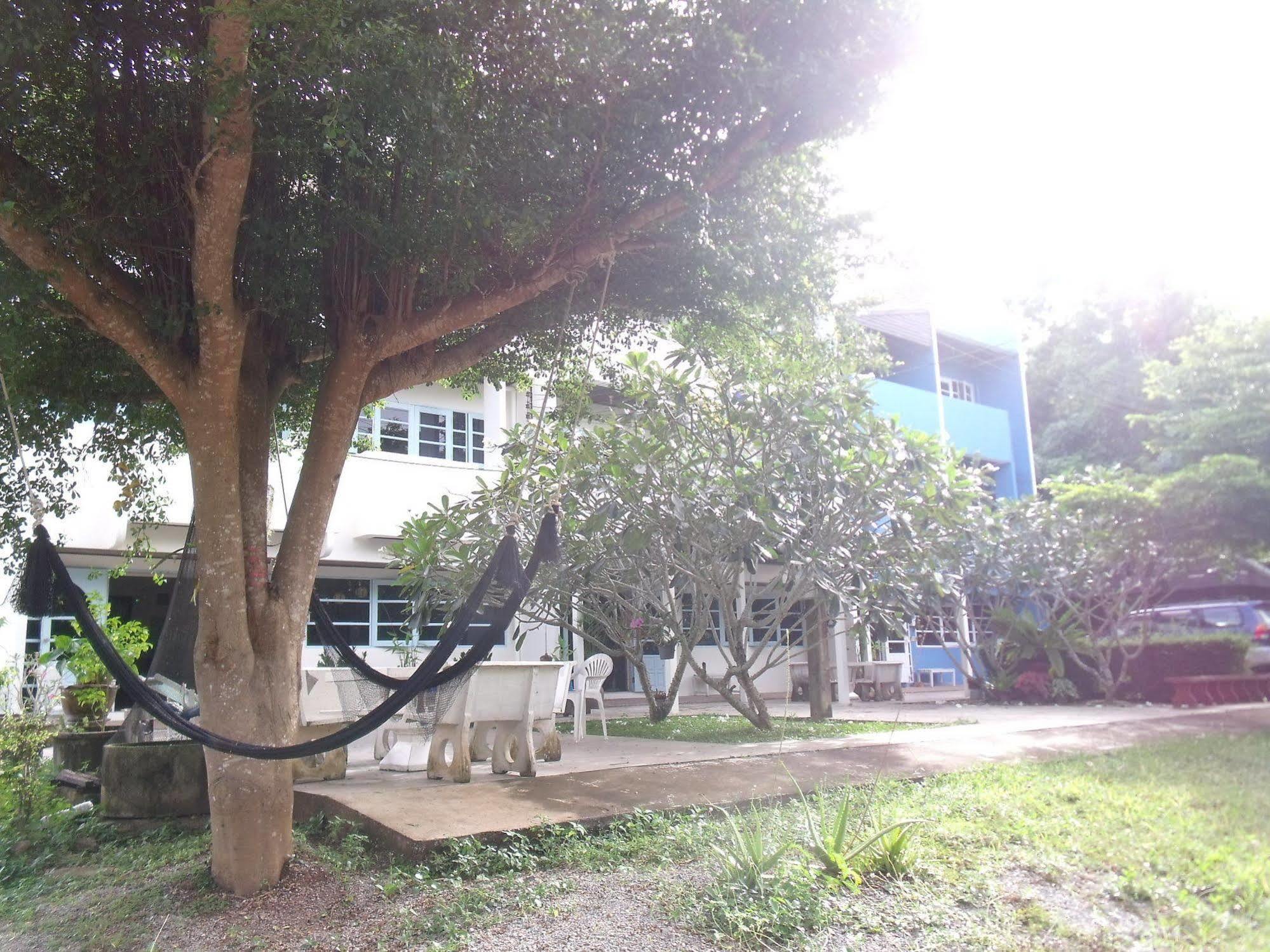 Albatross Guesthouse @ Thungwualaen Beach Pathiu Extérieur photo