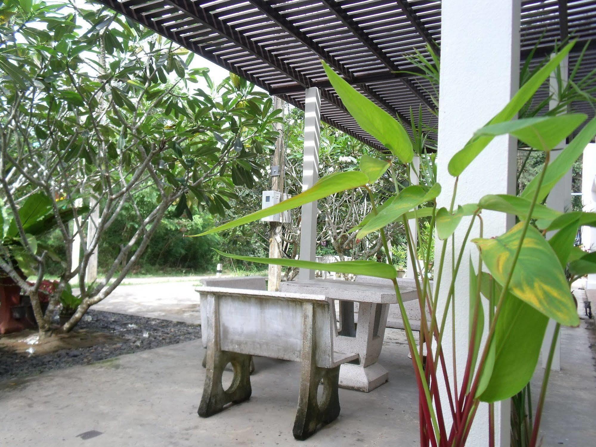 Albatross Guesthouse @ Thungwualaen Beach Pathiu Extérieur photo